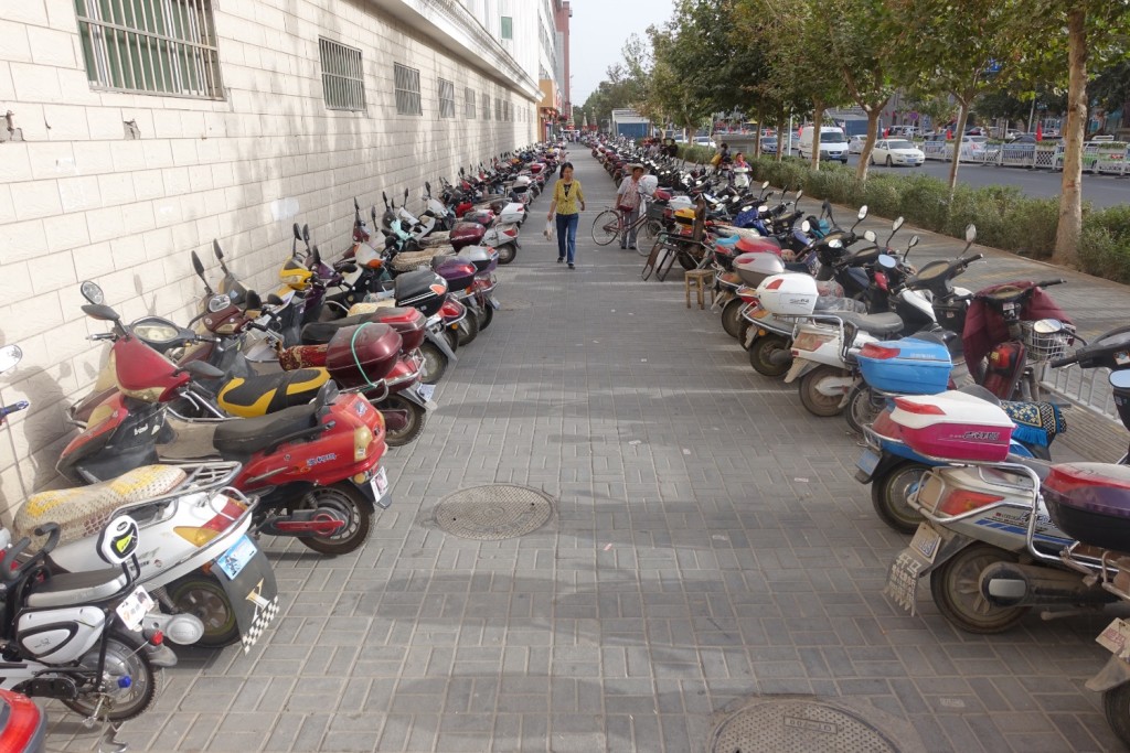 ein paar Mopeds