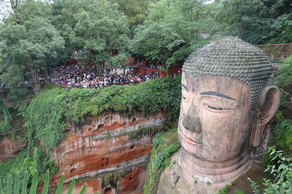 Buddha chillt trotz Menschenmassen