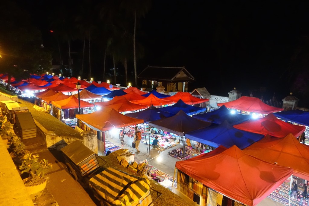 der Nachtmarkt bei Nacht