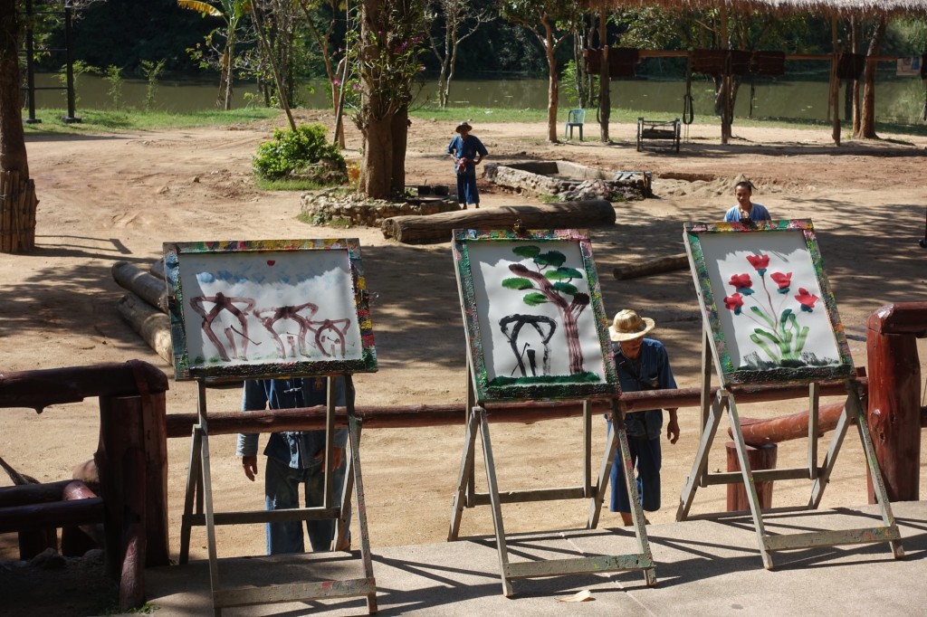 die Kunstwerke dreier Elefanten