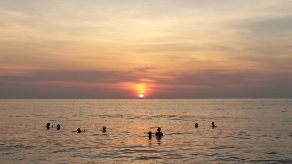 Sonnenuntergang am Karon Beach