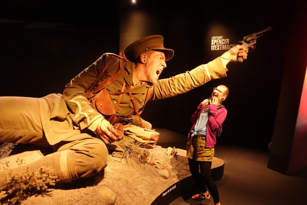 überlebensgroße und lebensechte Figuren